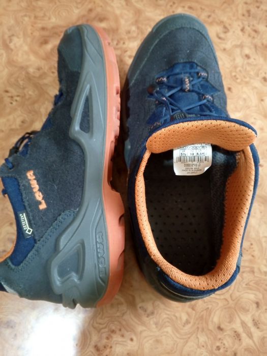 Продам кросівки 39р.