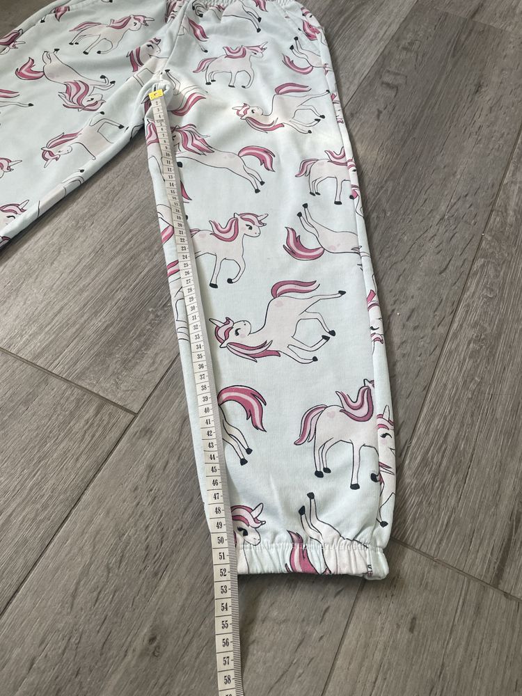 Spodnie dresowe bawełna unicorn jednorożce 134 jak nowe