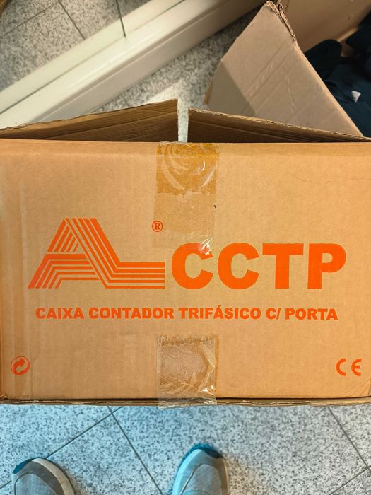 Caixa contador trifásico c/ porta