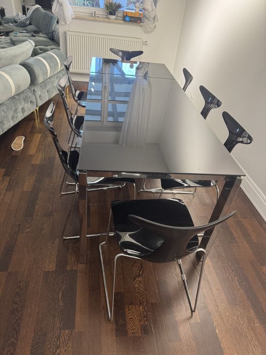 Stół czarny szklany rozkladany 85cm*160cm-220cm z 8 krzełami. Włochy.