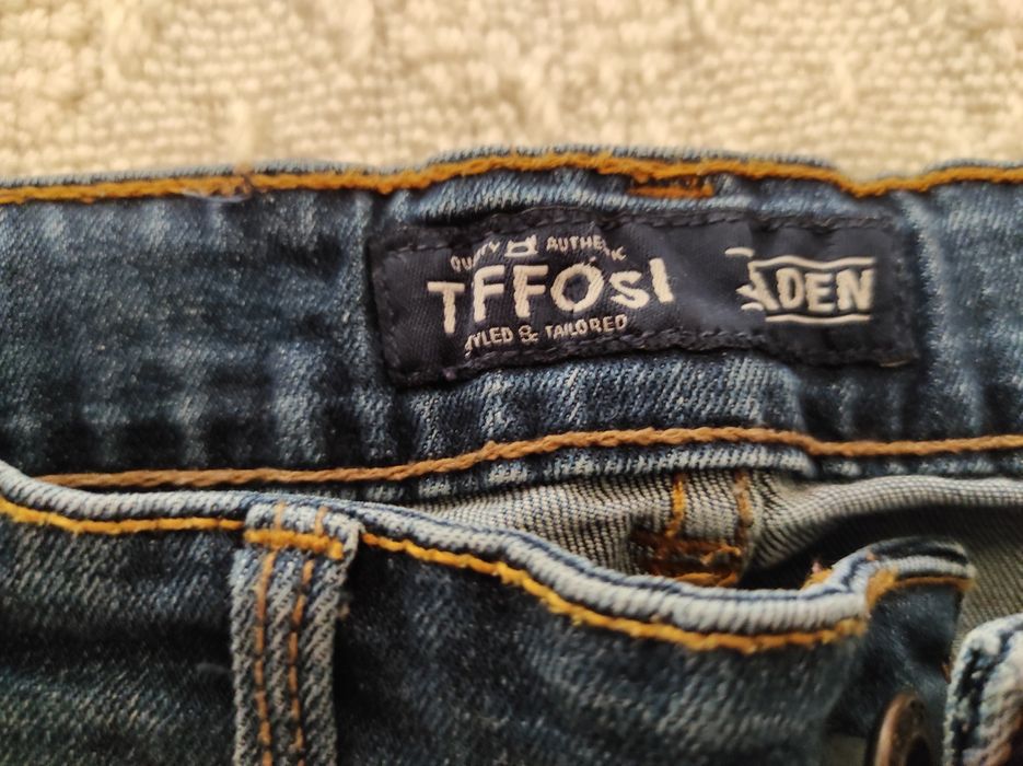 Calças de ganga menino 7/ 8 anos. Tiffosi