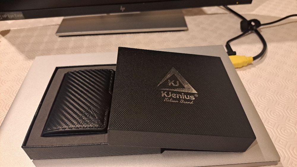 Carteira porta cartões 100% Couro e fibra de carbono