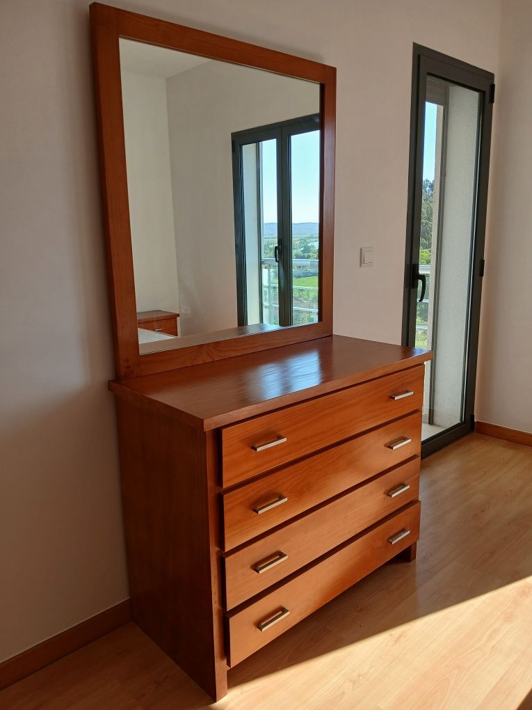 VENDO - Quarto ( Cama + Cabeceiras + Comuda )
