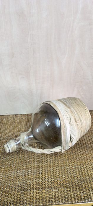 Garrafão em vidro empalhado 2.5litros, exemplar estado de conservação