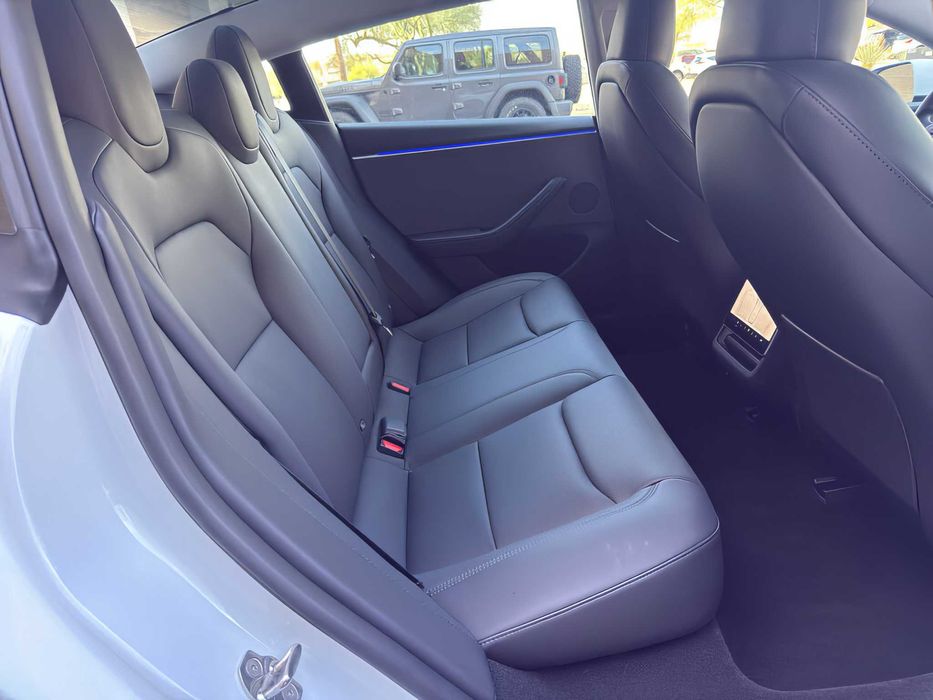 Tesla Model 3      2024