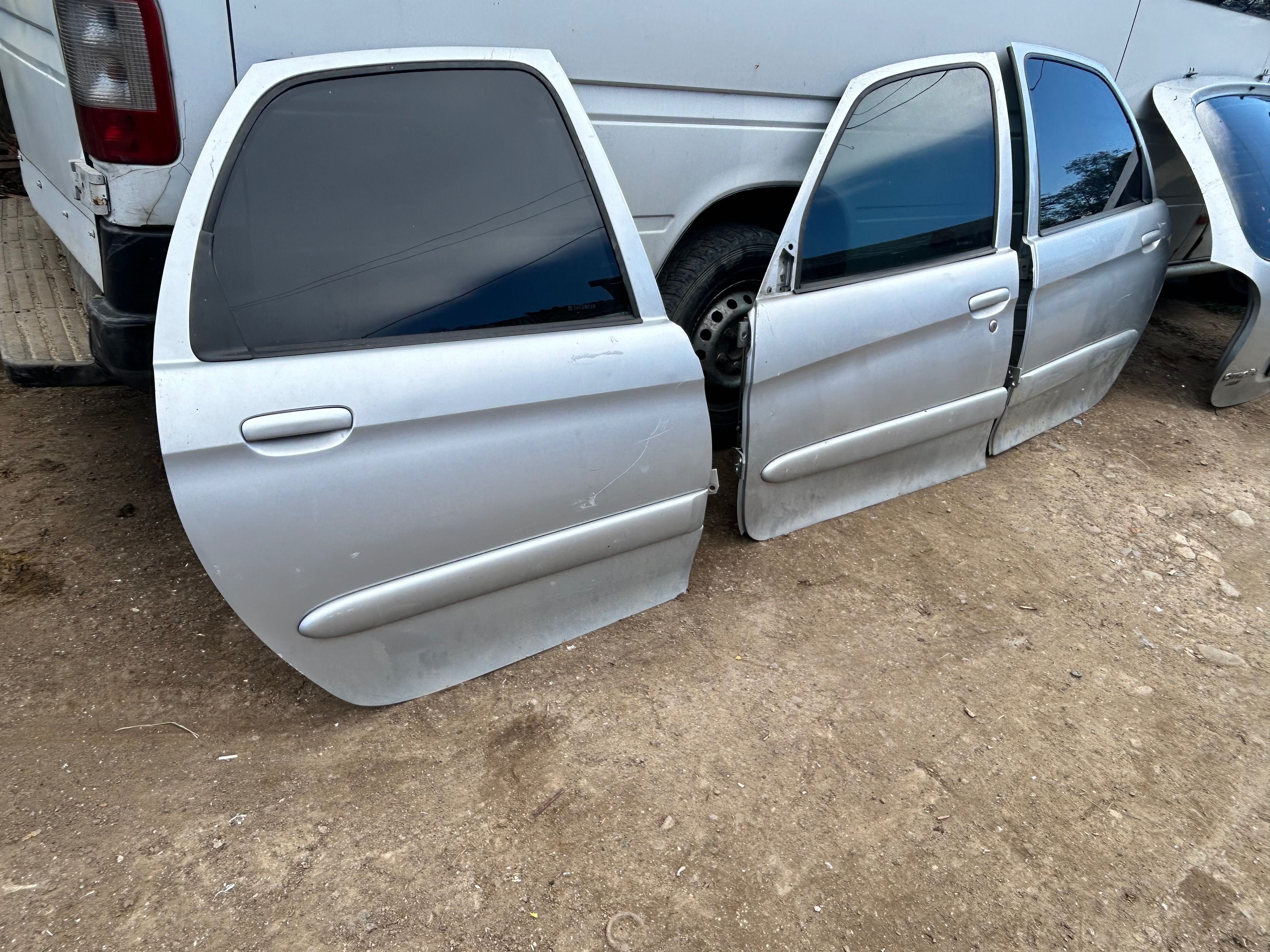 Двері,праві ліві,задні, Citroën Xsara Picasso.