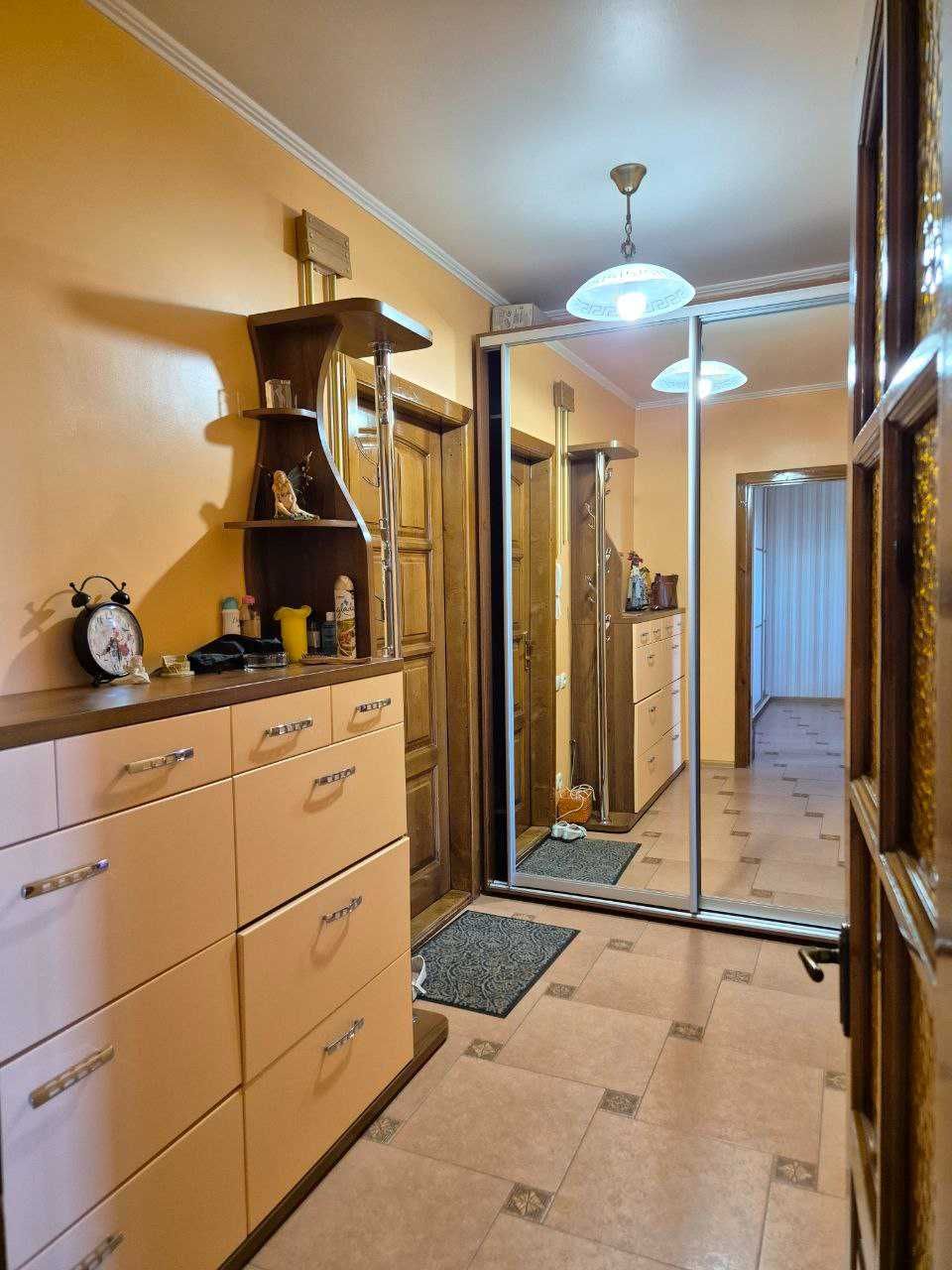 Продаж ВЕЛИКОЇ 2х кім квартири. В. Бизова (Якіра)