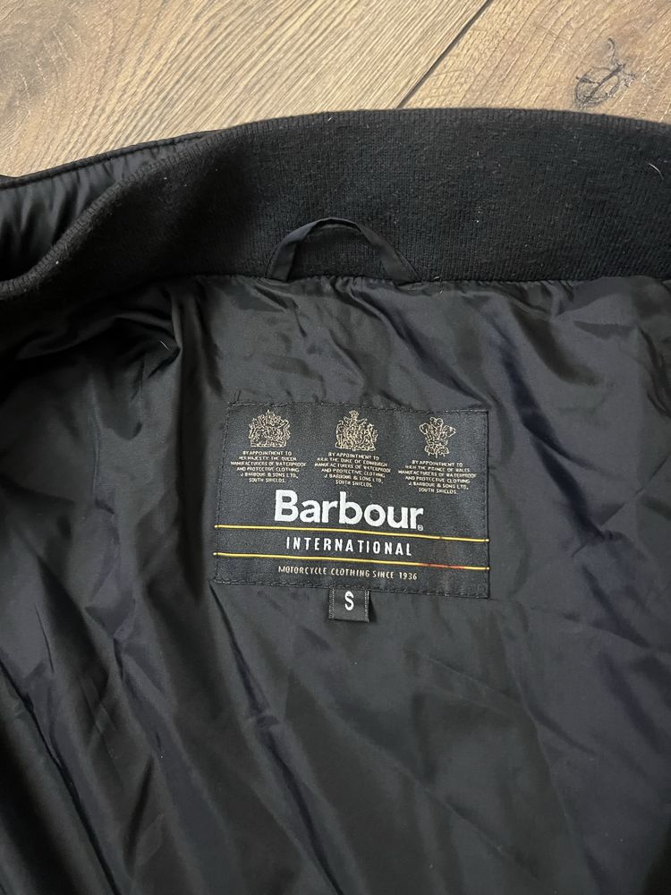 Крутая куртка Barbour