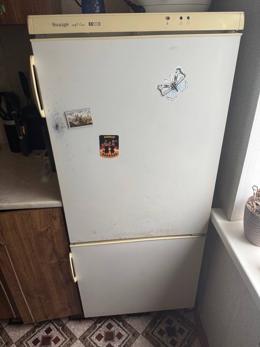 Віддам безкоштовно холодильник Snaige!