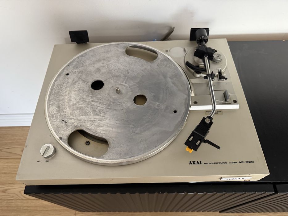Gramofon Akai AP-b20