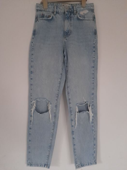 Spodnie dżinsowe z rozdarciami