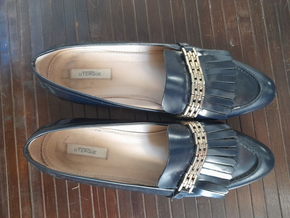 Sapatos pretos em muito bom estado da uterque