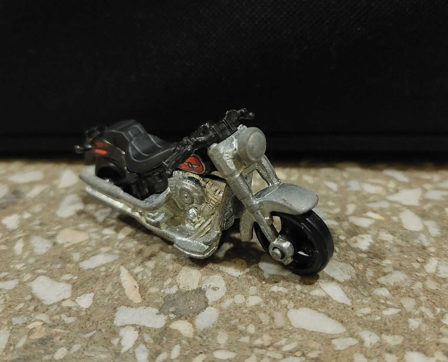 Metalowy Mini Cooper tabl. rejestracyjna YRP168J + gratis model motoru