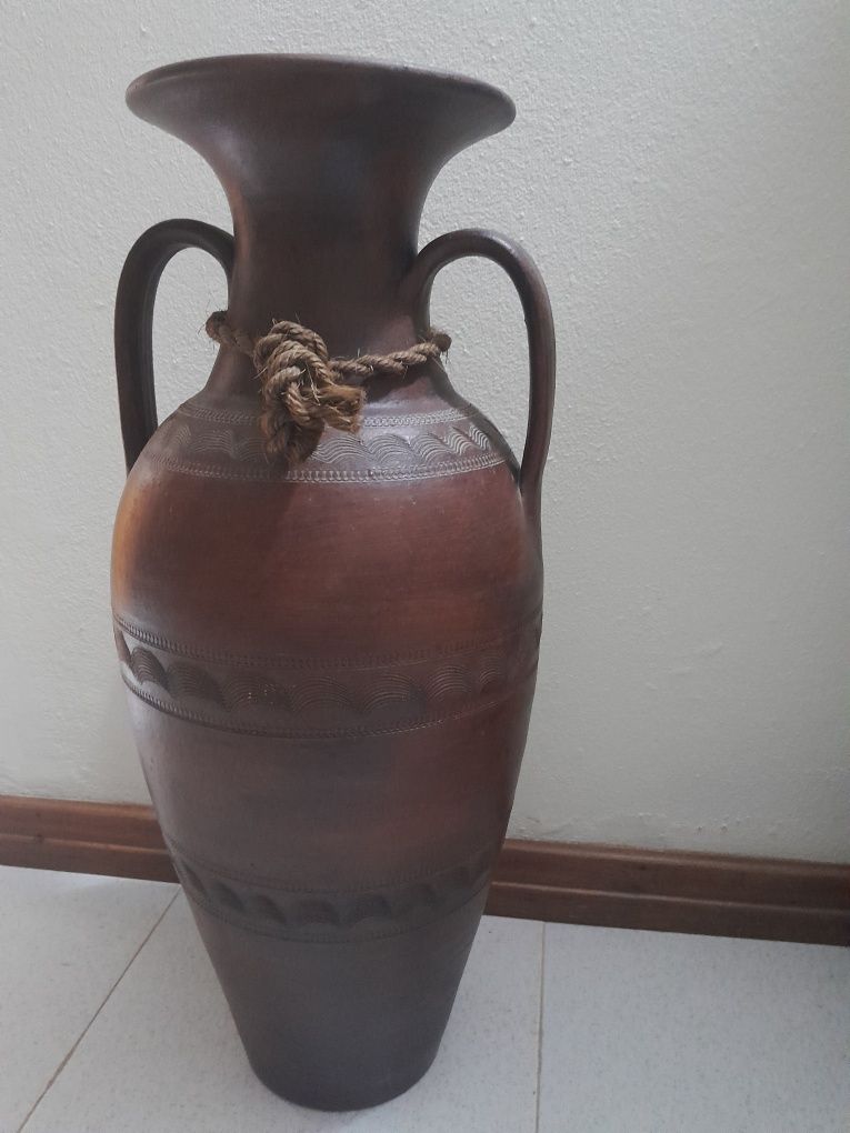 Jarrão em barro / coluna para vaso