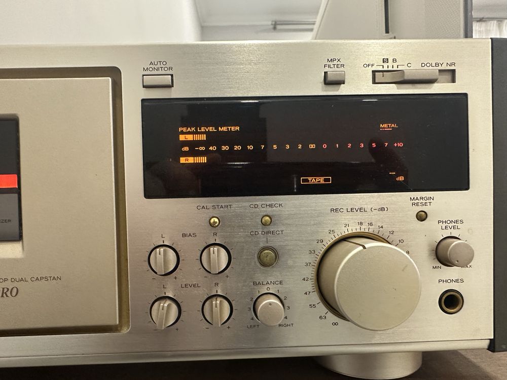 Кассетная дека Teac V8000