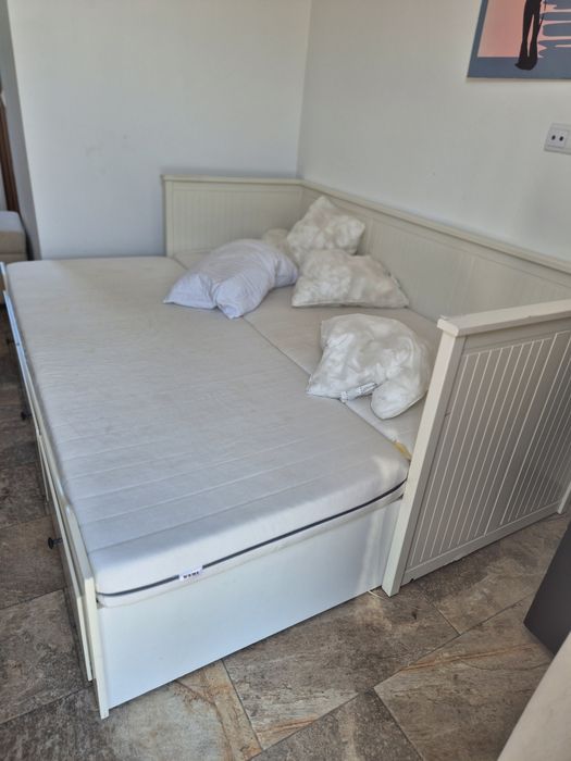 Cama e colchão, usado em bom estado