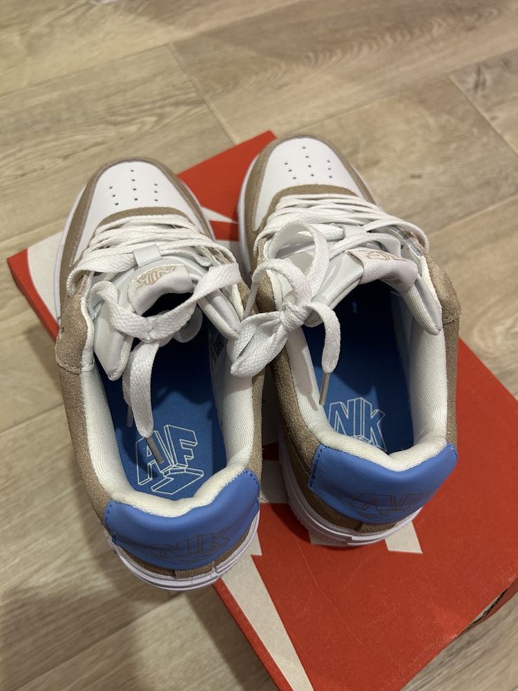 Нові кросівки Nike Air Force 1