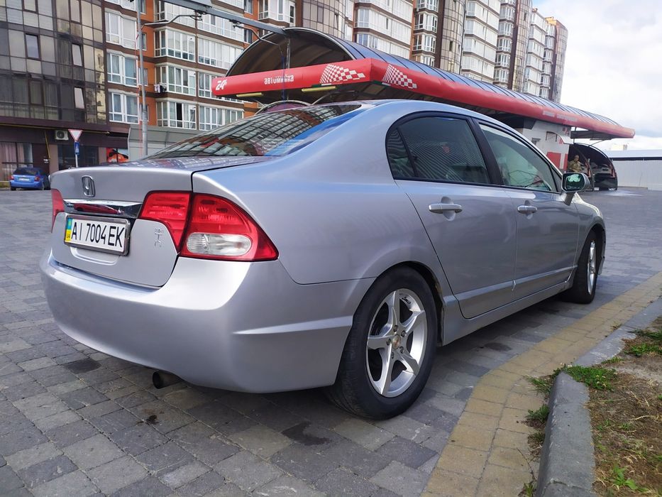 1,8 Хонда Civic 4D LX   америка. Власник 10 років сервіс чеки є.