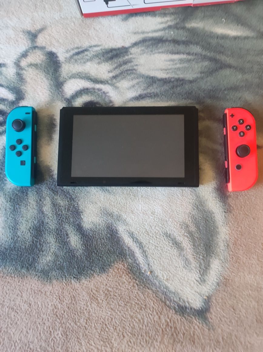 Ninetndo switch z grą Super Mario Odyssey