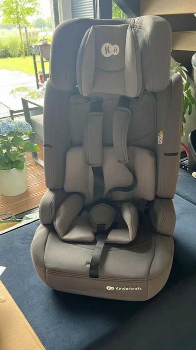 Fotelik samochodowy szary Comfort Med isofix dla dzieci