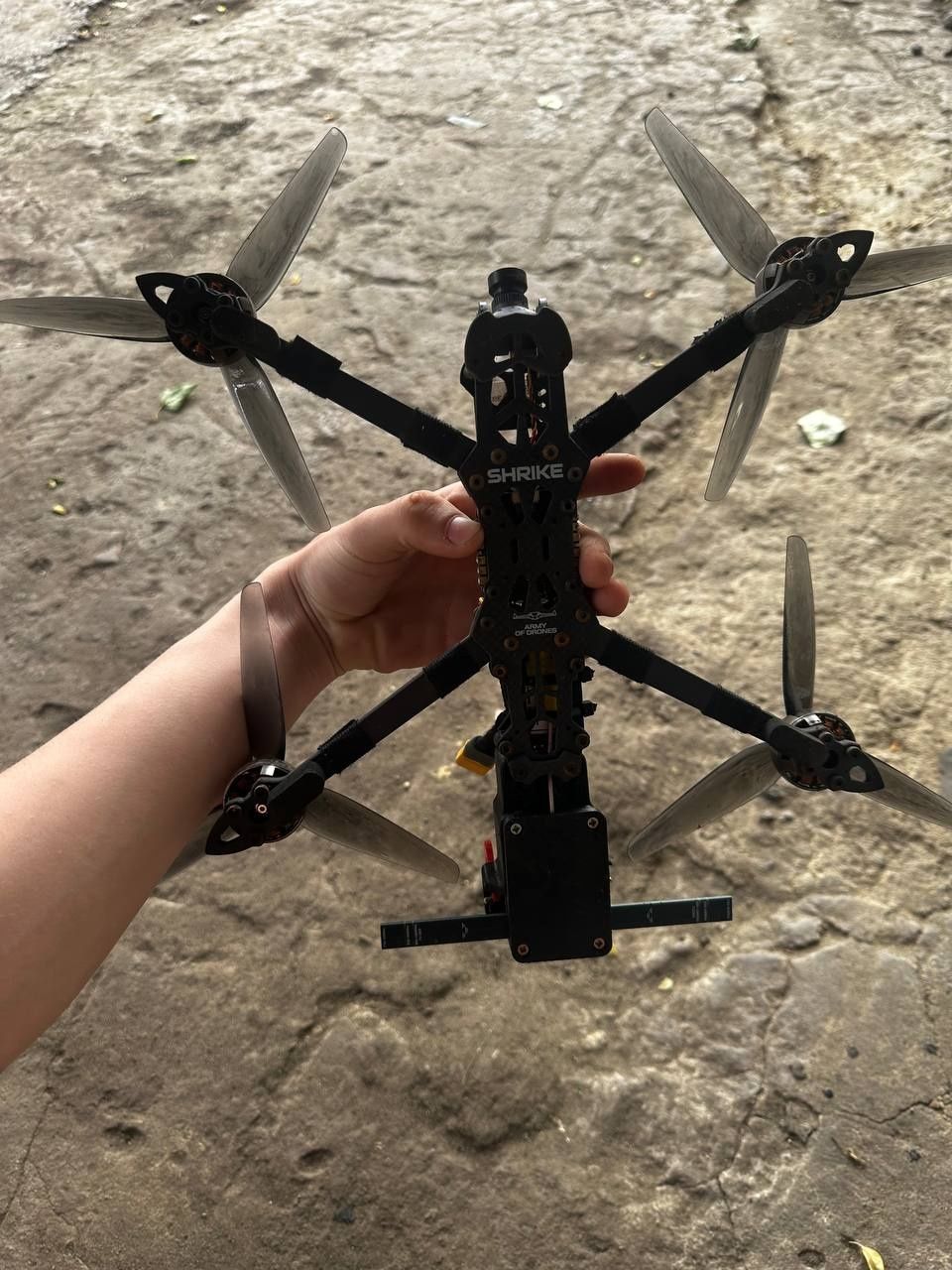 fpv дрон        .