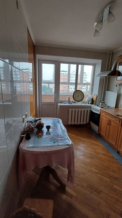 Продаж трикімнатної квартири по.Пр. Миру в Чернігові