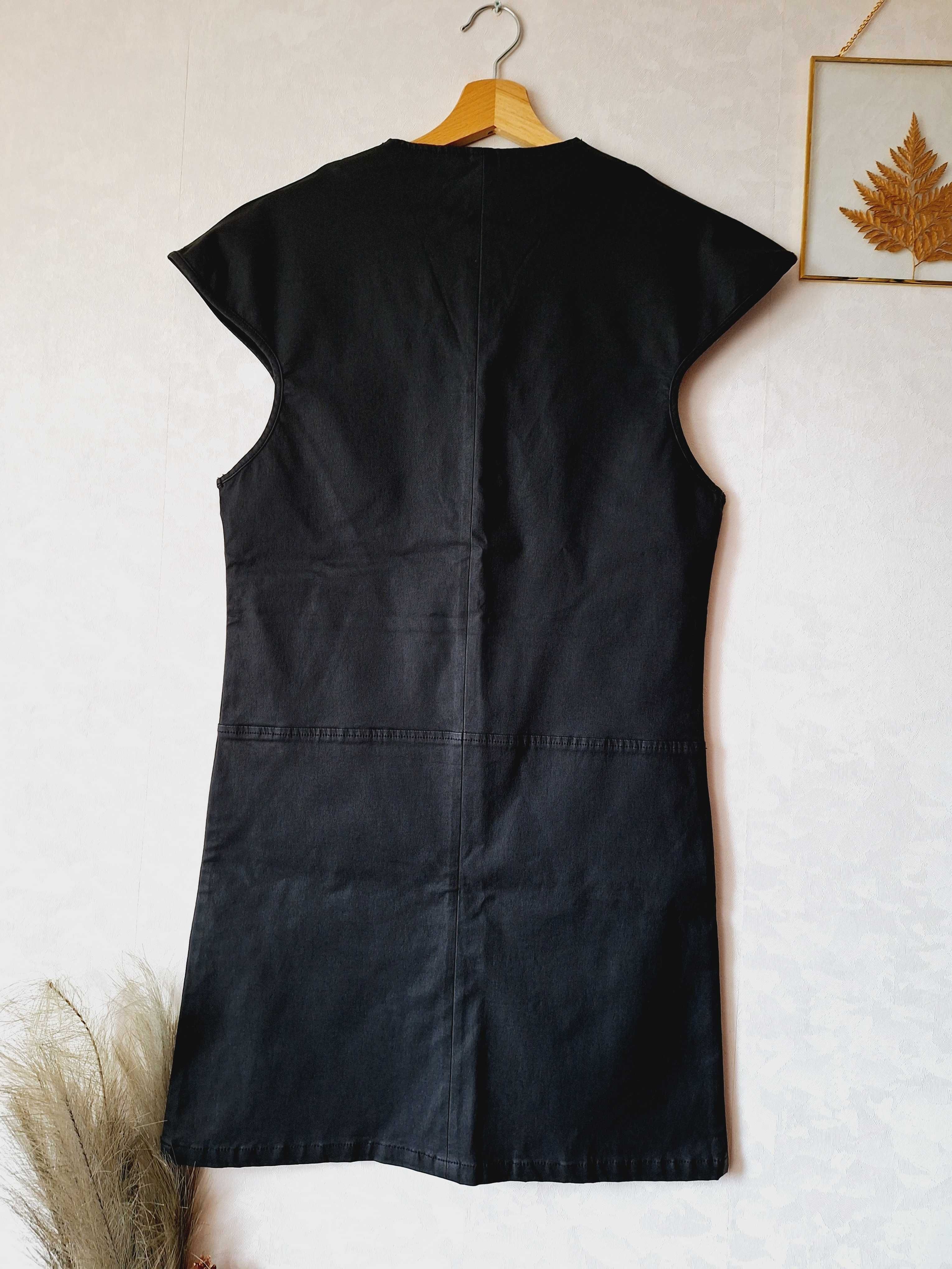 Czarna sukienka z ekoskóry na krótki rękaw Vila M