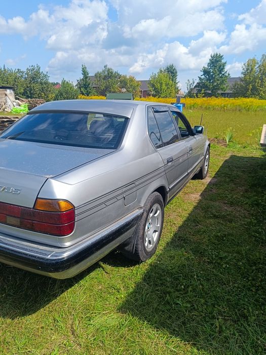 BMW 730 в кузові е32