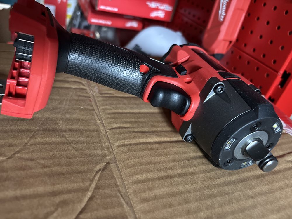 Milwaukee M18 FMTIW2F12-0 klucz udarowy 1/2' 881Nm 18V  FV 23%.