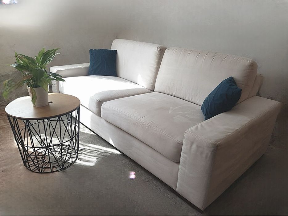 Trzeosobowa biała świezowyprana kanapa, bardzo wygodna