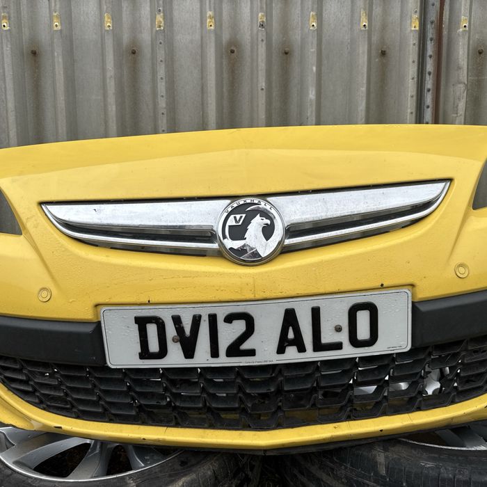 Opel Astra J GTC przedni Zderzak komplet.2012