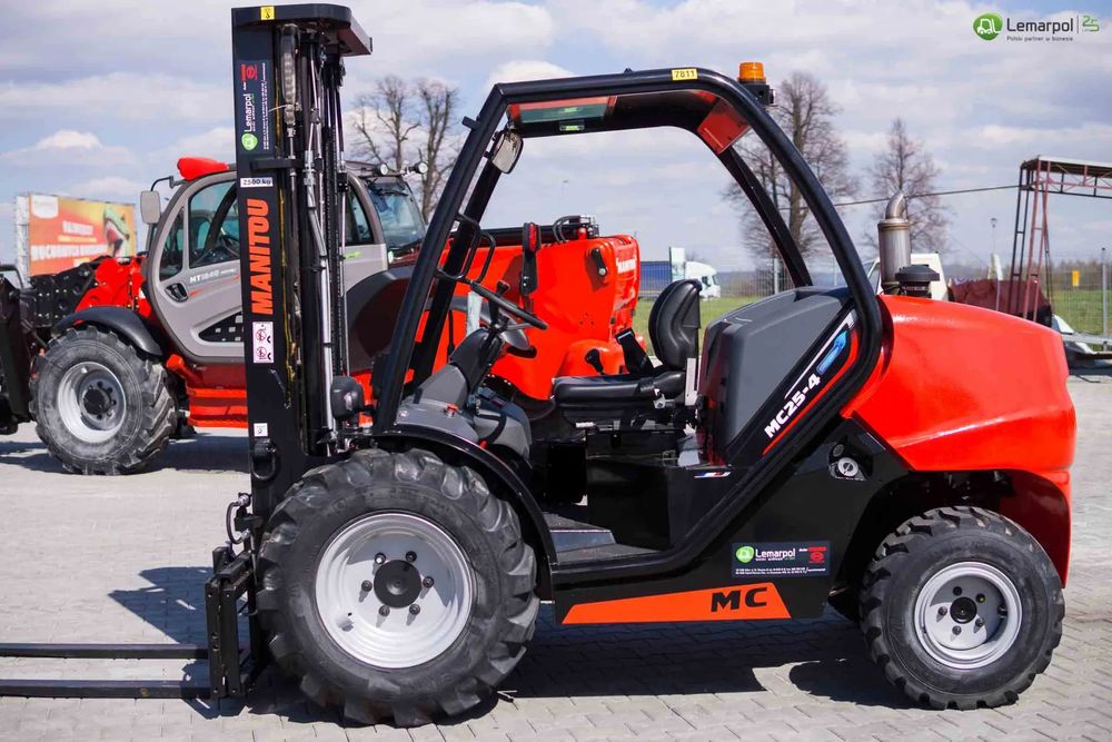 Manitou MC25-4  Nowy terenowy wózek widłowy Manitou MC25-4 2024 Ikw