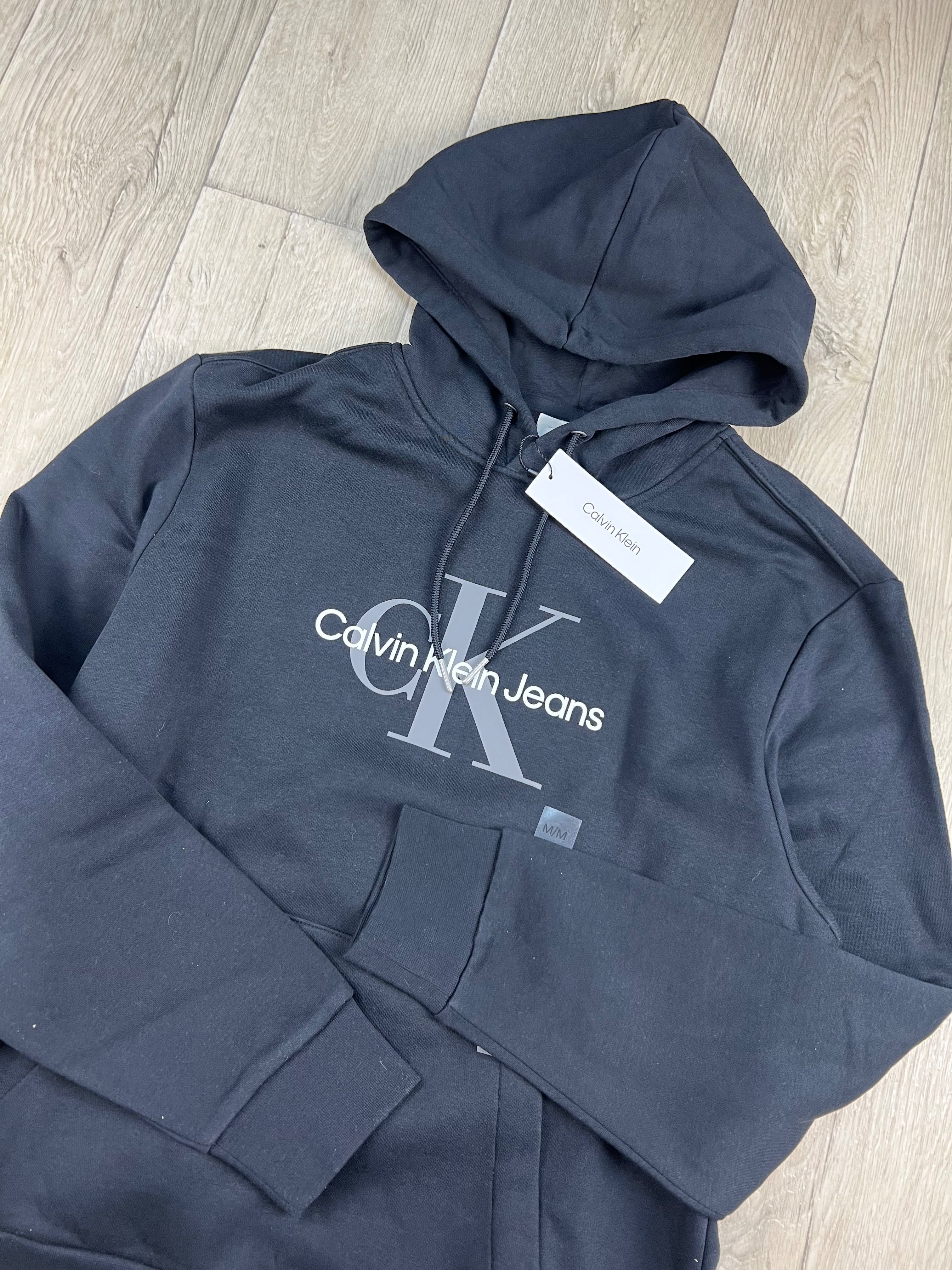 Костюм спортивний Calvin Klein

M розмір