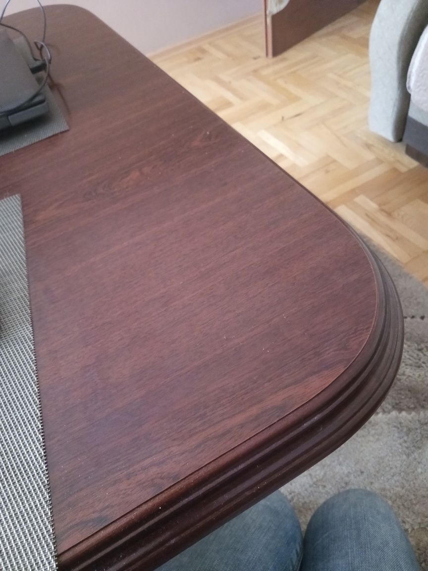 Rozkładany drewniany stół z 4 krzesłami