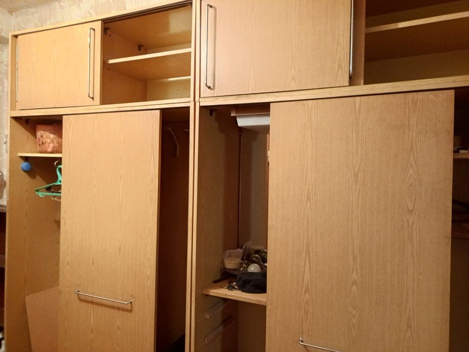 Стенка в прихожей