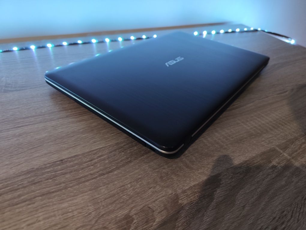 Ноутбук Asus в ідеальному стані з хорошими характеристиками!