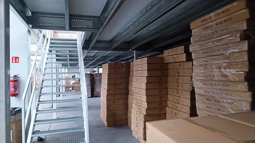 Antresola podest magazynowy wyposażenie magazynu zabudowa regałowa