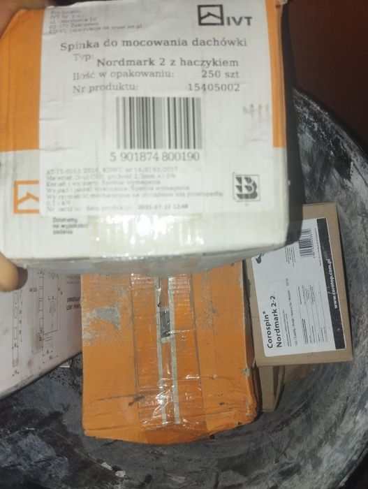 Spinki do dachówki