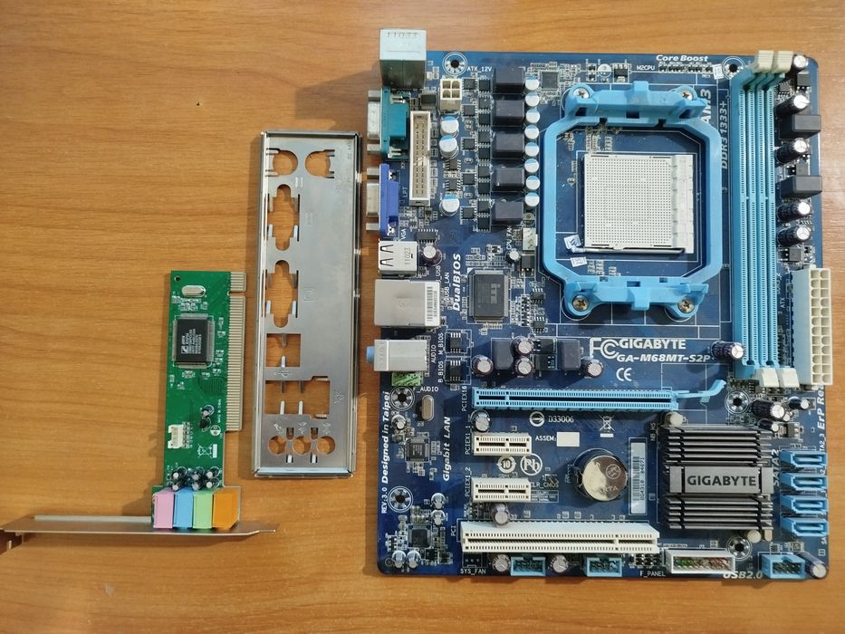 Материнская плата Gigabyte GA-M68MT-S2P