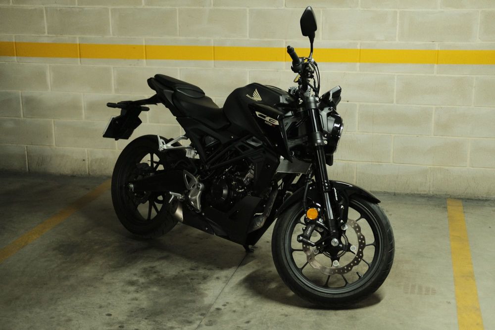 Honda CB125R 2025 impecável 3900km Garantia até 2028