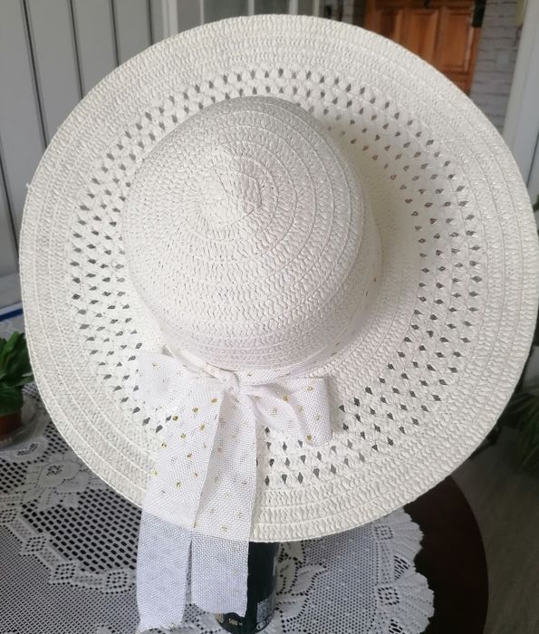 Dwa kapelusze letnie wakacyjne