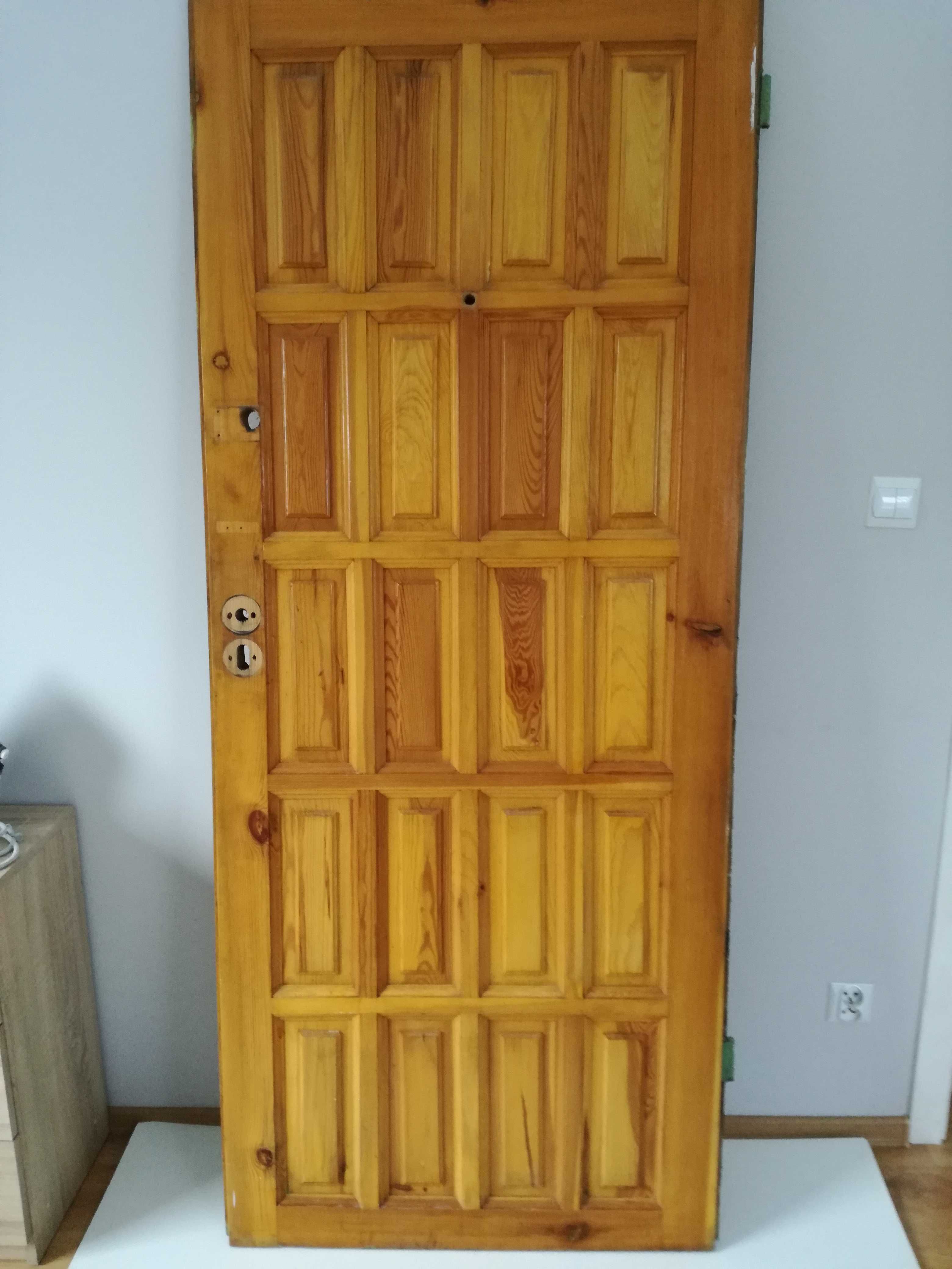 Drzwi pełne drewniane Wewnętrzne wejściowe do mieszkania