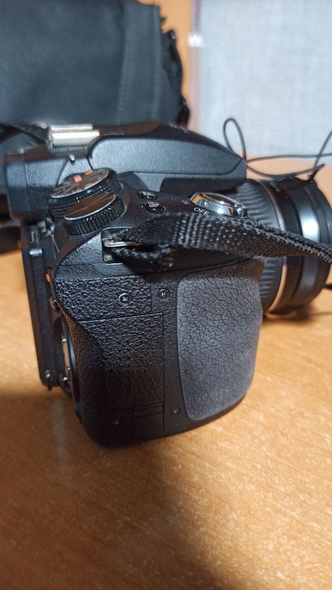 Цифровая камера Fujifilm  FinePix HS10.