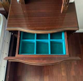 Mobília de quarto Mogno, linhas modernas