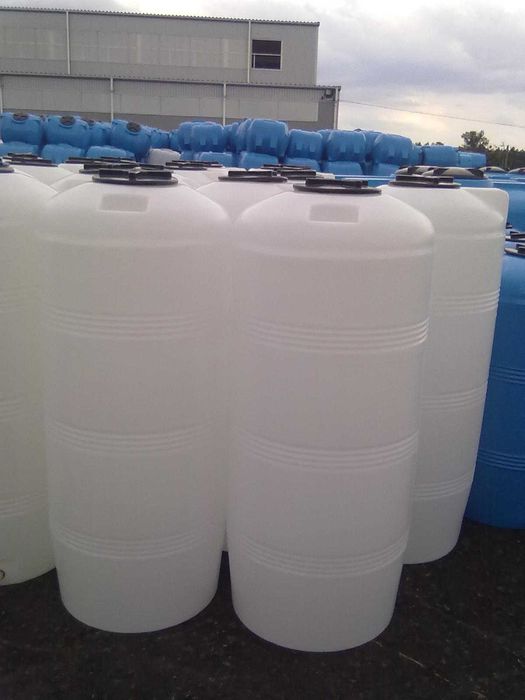 Купити вертикальні бочки баки циліндричні ємності для води пластикові