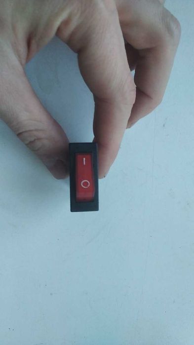 Кнопка 15 А 250 В 3 контакта.