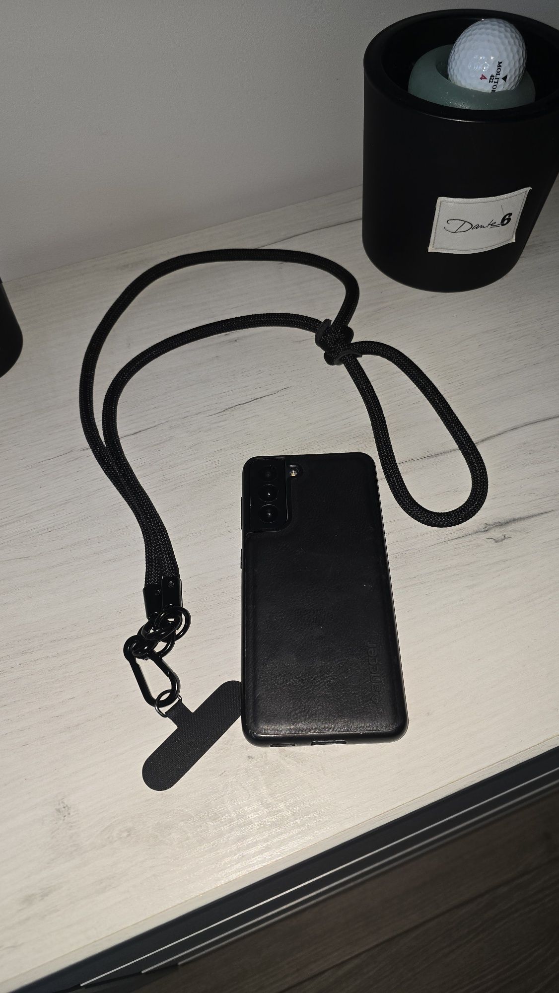 Smycz na telefon rap generation 

Pasuje do każdego modelu z etiu 

Su