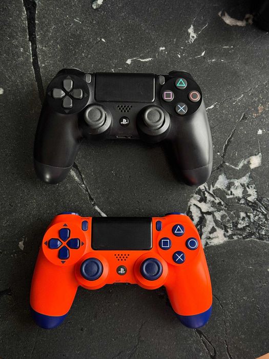 PlayStation 4 Pro + 2 pady + stacja ładująca