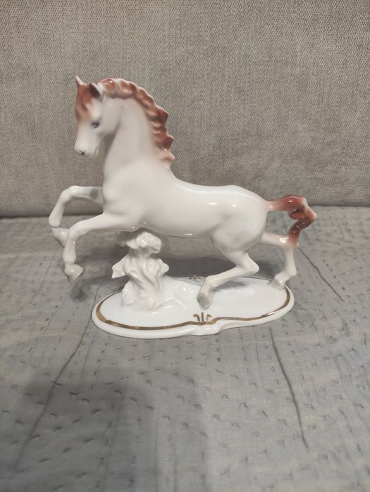 Porcelanowa figurka konia Romania