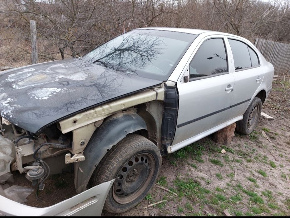 Продам по запчастям шкода тур 2,0 бенз